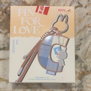 Pop Mart Pin for Love Keychain Pendant Box